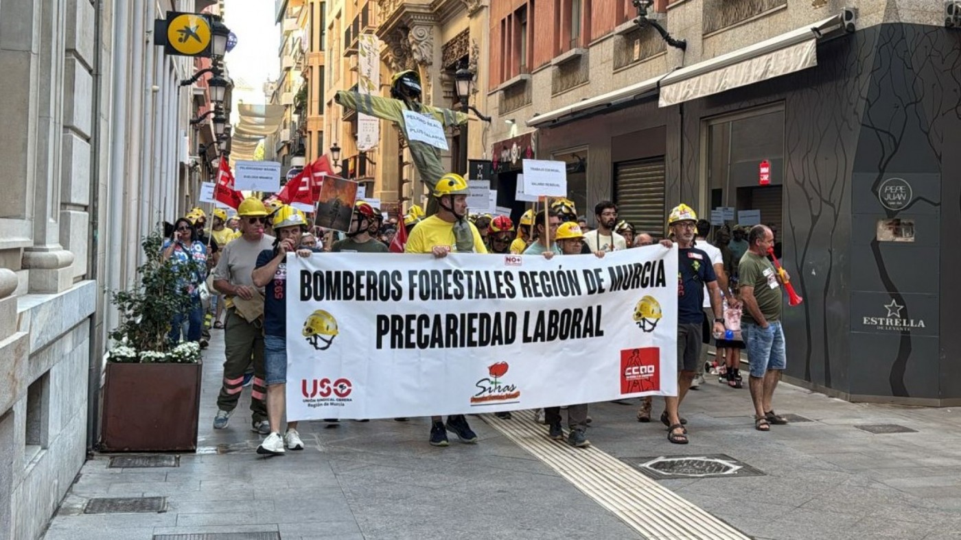 Los bomberos forestales reclaman al presidente regional una reunión urgente