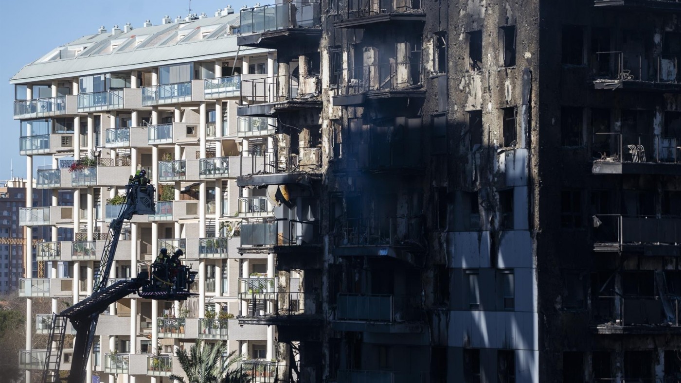 Valencia vive su segundo día de luto por el incendio que ha dejado 9 muertos y 1 desaparecido