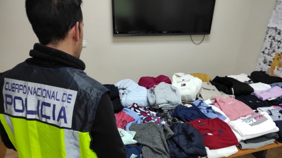 Tres detenidos por robar ropa valorada en más de 6.000 € en una tienda de Murcia