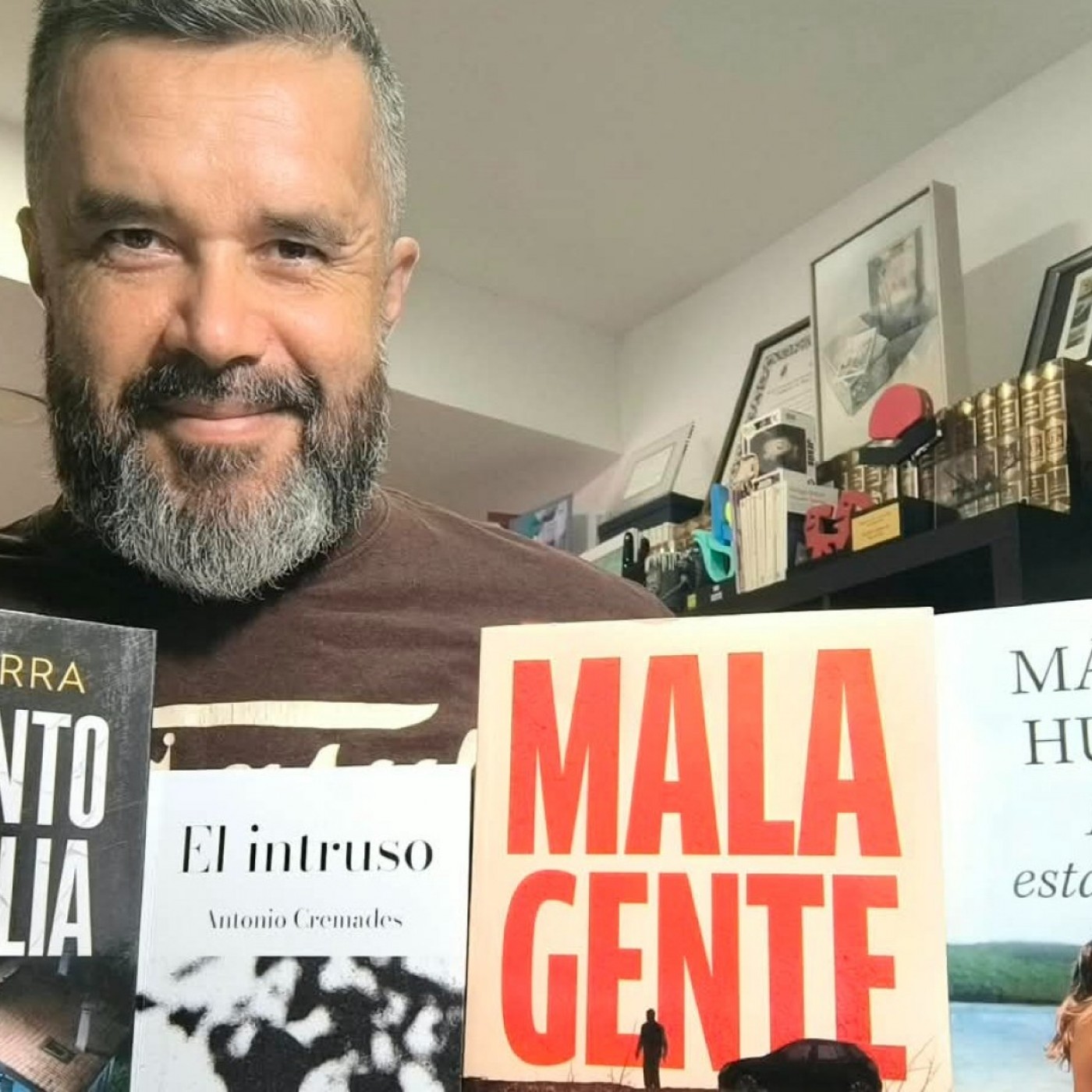 EL MIRADOR T06C250 Recomendaciones literarias. Jesús Boluda propone cuatro lecturas imprescindibles en Onda Regional de Murcia para mantener viva la pasión por los libros todo el año (26/08/2026) episode artwork