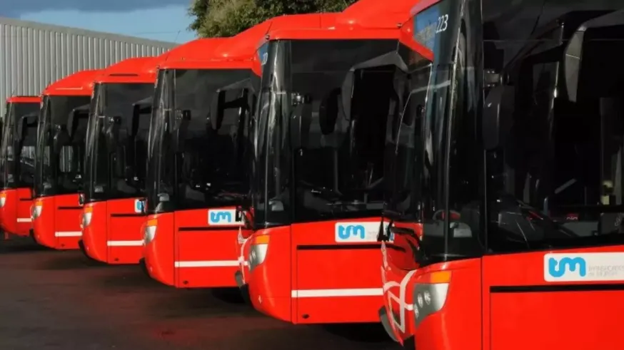 Patronal y sindicatos firman subidas salariales para los trabajadores del transporte en Murcia