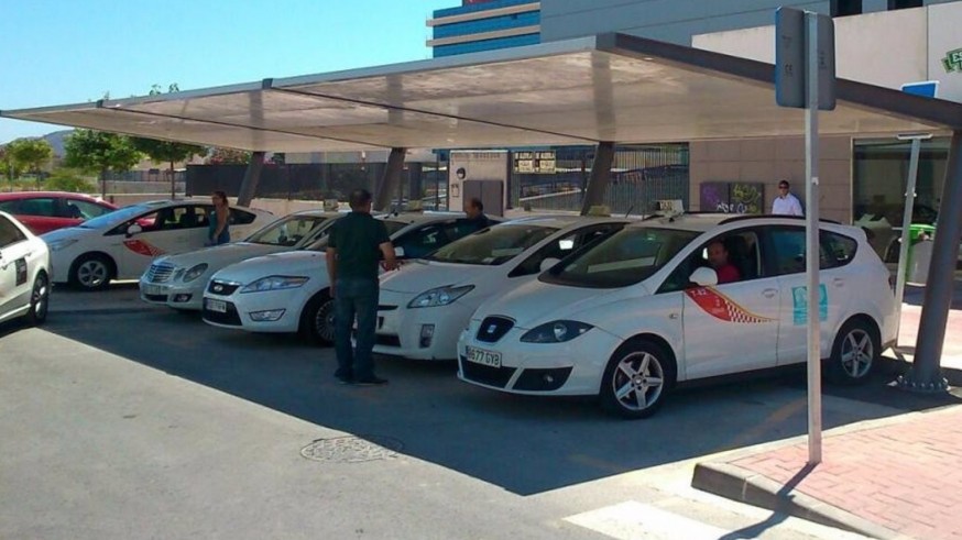 Luz verde a la nueva ordenanza del taxi de Murcia, que permite contratar a precio fijo