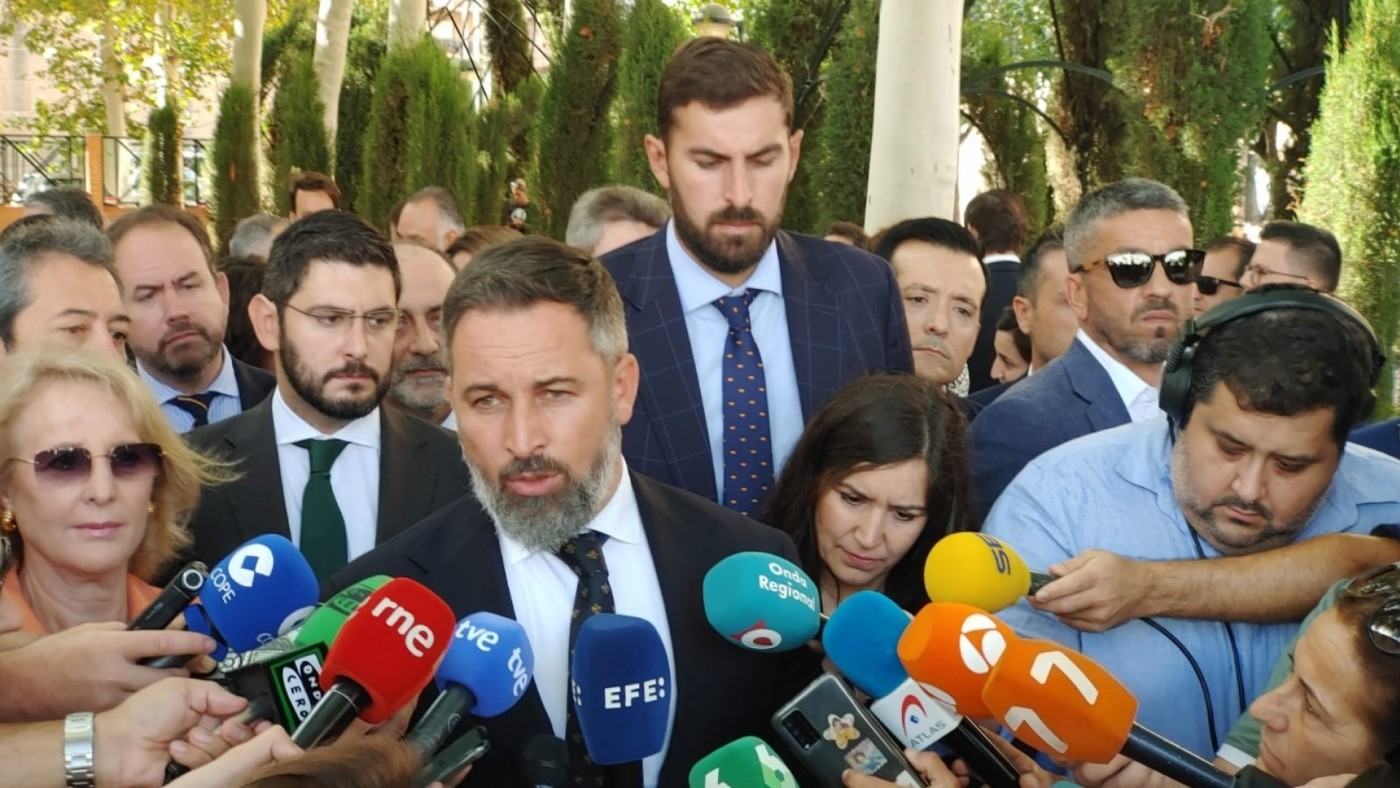 Abascal: "Los gobiernos de coalición deben ser dique de contención frente a una izquierda cada vez más enloquecida"