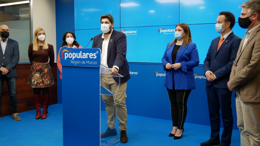 Fernando López Miras, en rueda de prensa en la sede del PP