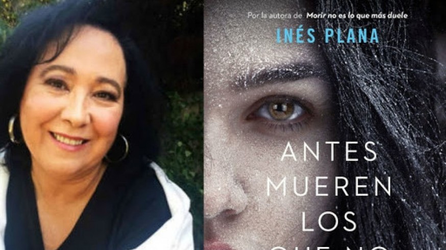 La escritora Inés Plana, junto a la portada de su novela