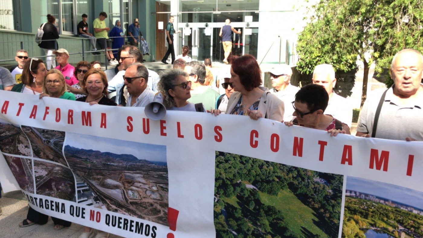 Los vecinos vuelven a denunciar ante la Fiscalía los obstáculos para descontaminar El Hondón