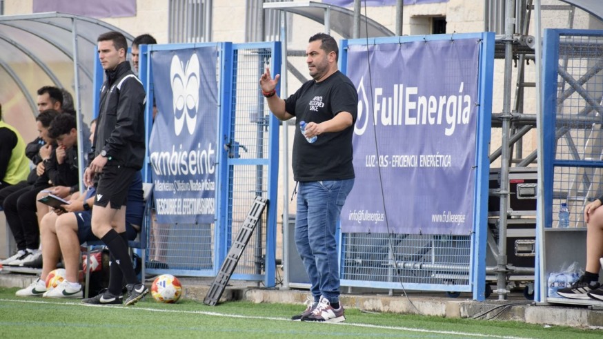 Adrián Hernández renueva con el Águilas