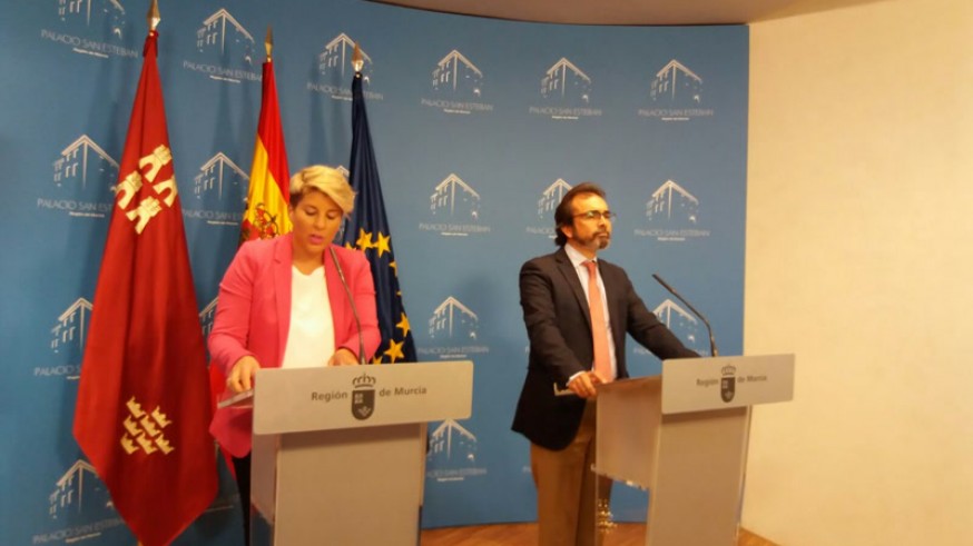 Pedro Rivera junto a Noelia Arroyo en la rueda de prensa posterior al Consejo de Gobierno