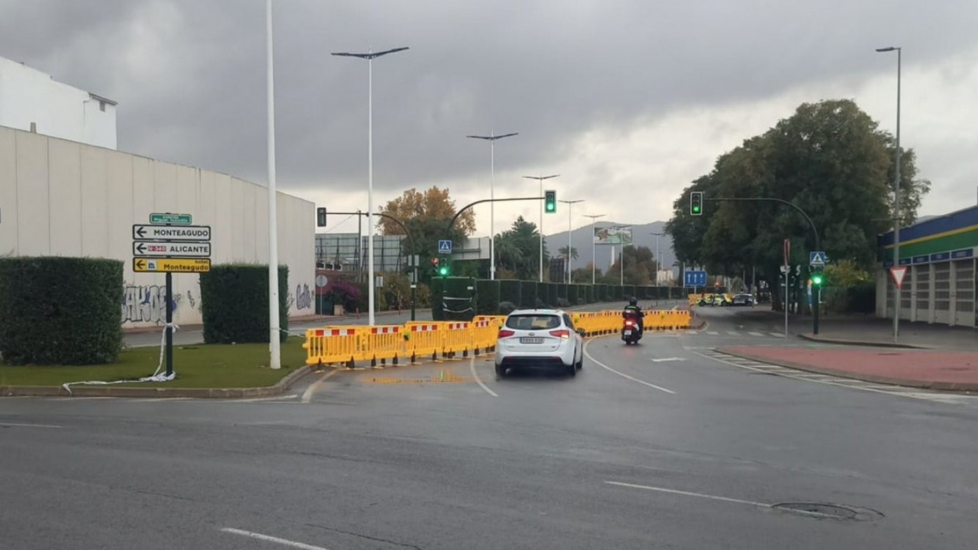 Cortan al tráfico un tramo de Miguel Induráin (Murcia) por un nuevo hundimiento de la calzada