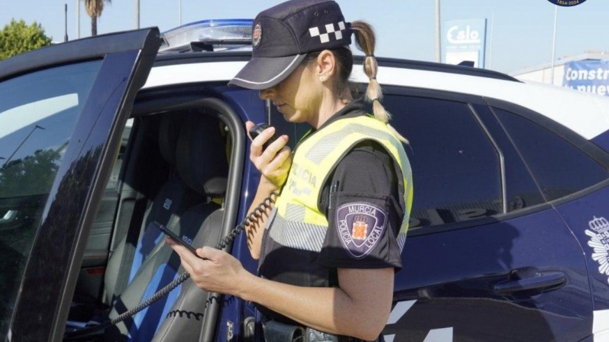 Se salta un semáforo en rojo bajo los efectos del alcohol y le incautan drogas en su coche en Casillas