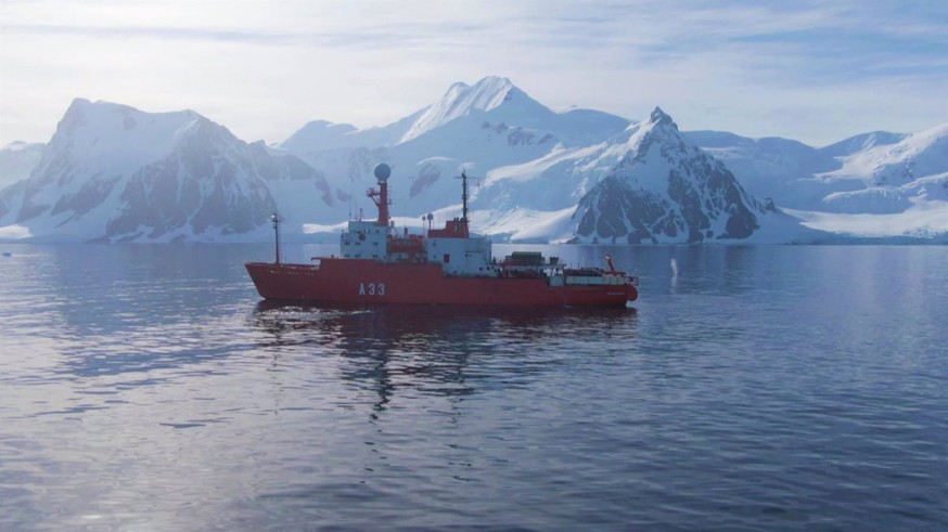 El Hespérides bate su récord de latitud tras cruzar el círculo polar antártico