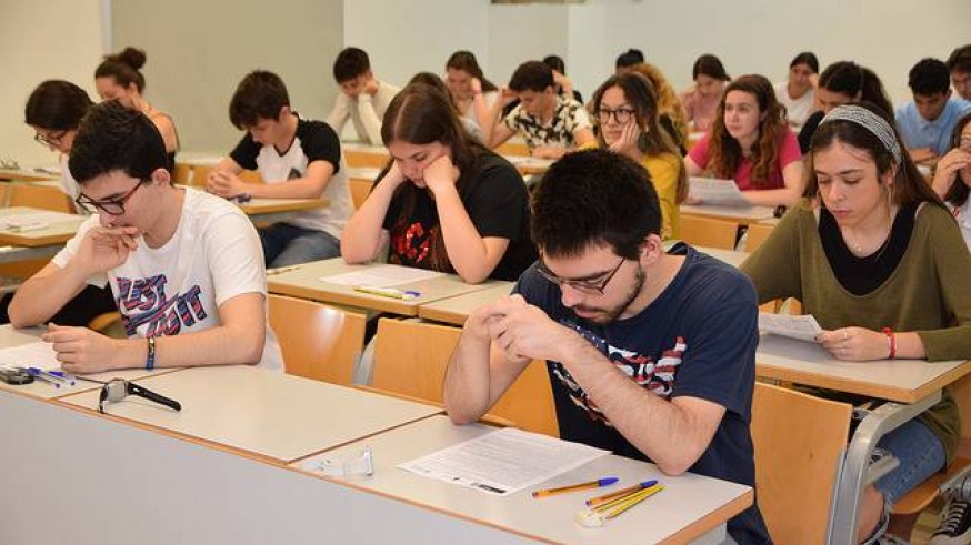 Alumnos durante la prueba de la EBAU