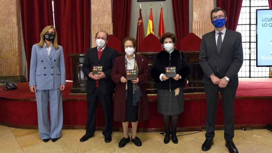 entrega de los galardones en el ayuntamiento de Murcia