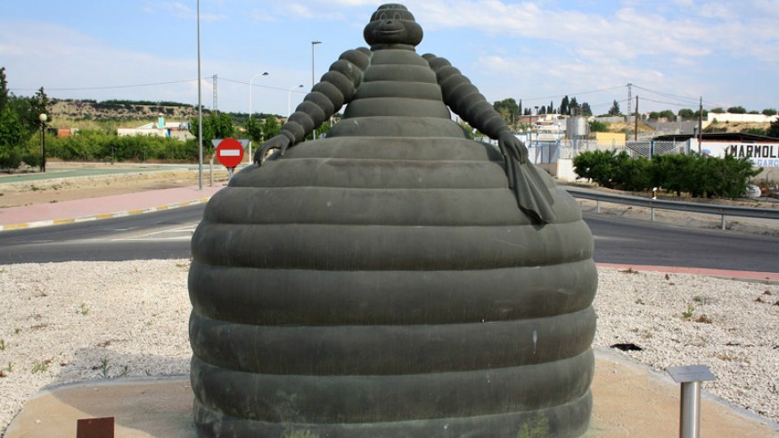 Estatua de la Michelina en Ceutí