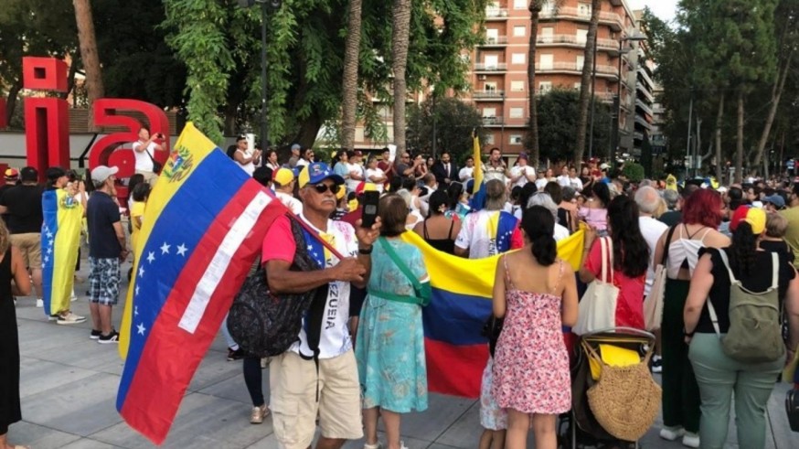 Los venezolanos residentes en la Región miran con preocupación la situación en su país