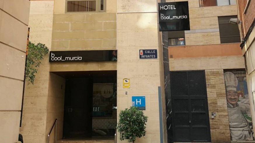 Vecinos y comerciantes del centro de Murcia en contra del hotel para refugiados