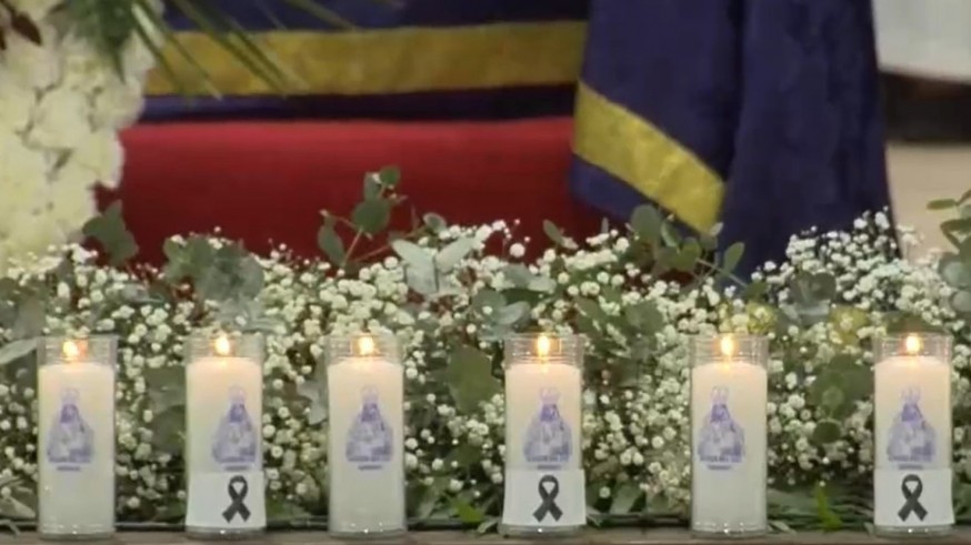 45 velas blancas en el funeral en Ademuz, una semana después del accidente