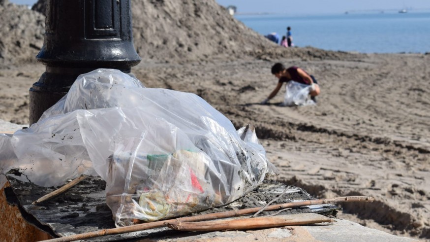 Bolsa de basura recogida en las playas. AYUNT. LOS ALCÁZARES