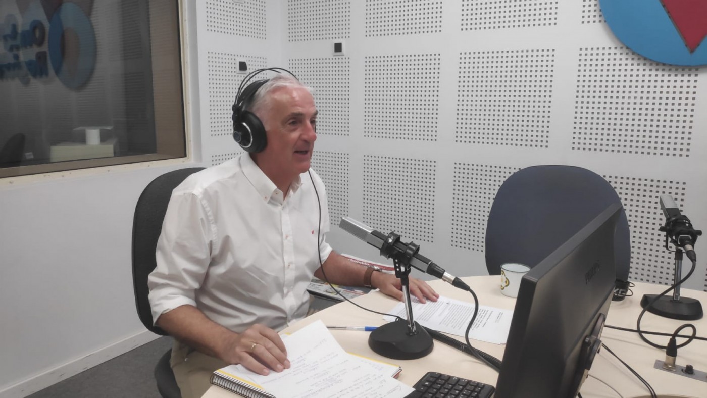 Joaquín Azparren dirige el informativo de la mañana