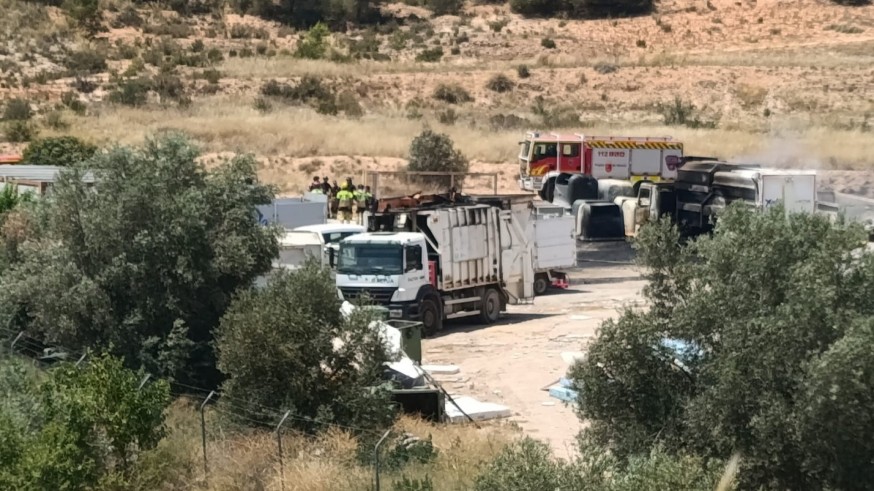 Un camión eléctrico ha originado el incendio de una planta de residuos en Yecla