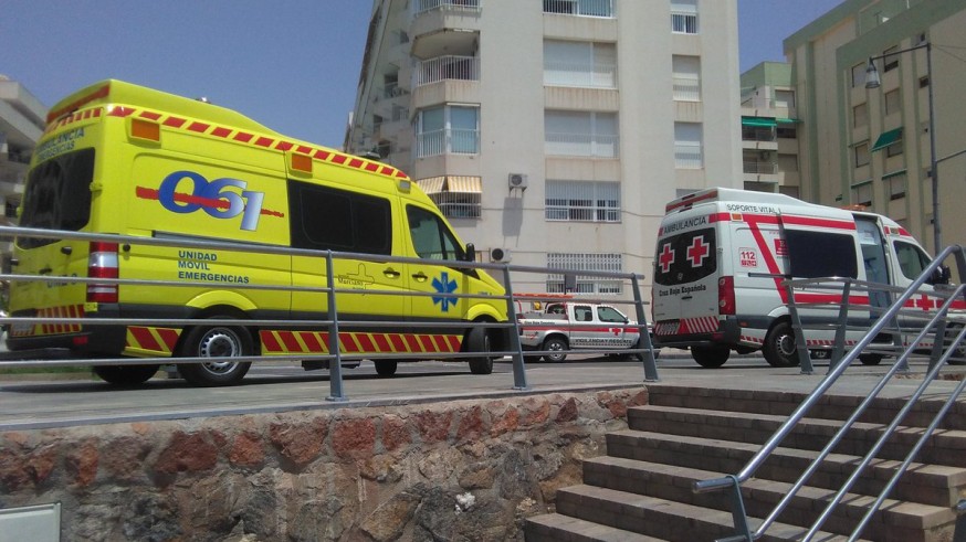 imagen de ambulancias en la playa