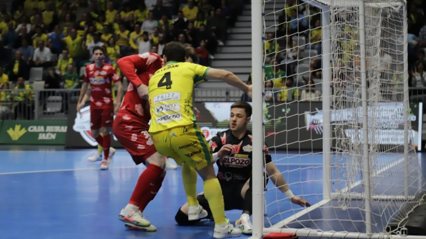 Ricardinho da a ElPozo un triunfo de fe en Jaén (1-2)