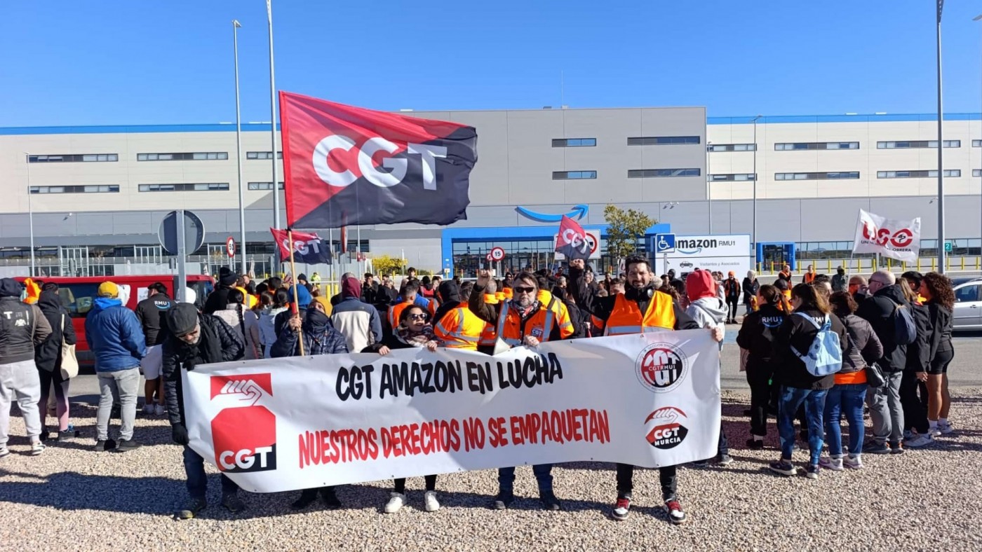 Los trabajadores de Amazon en Murcia en huelga