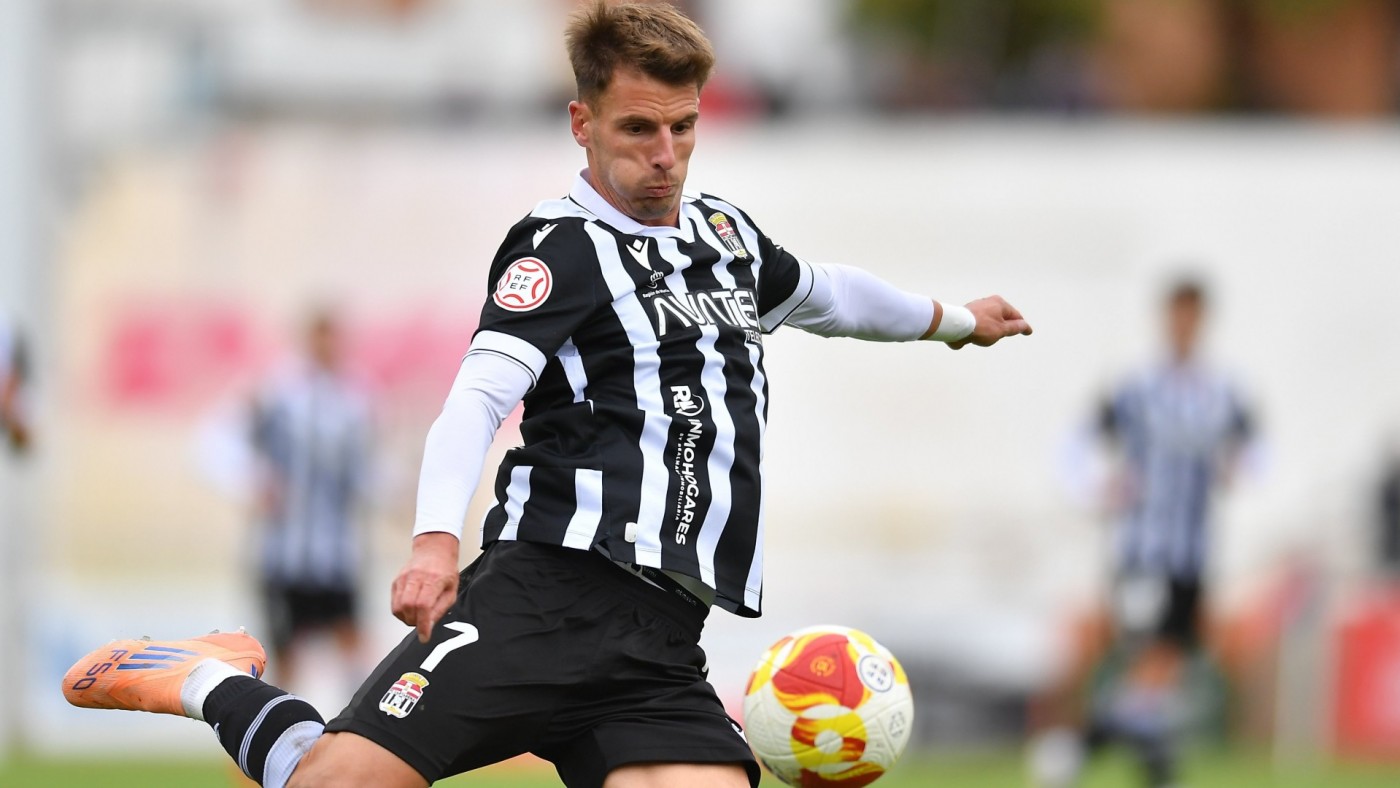 El Cartagena remonta al Teruel y vuelve a sonreír (1-2)