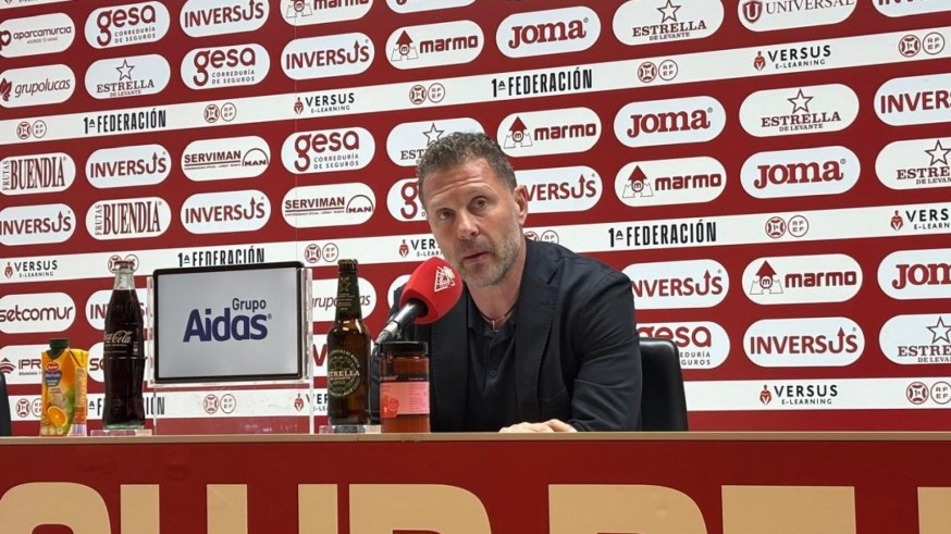Curro Torres: "Mira el escudo, el Real Murcia lo tiene todo"