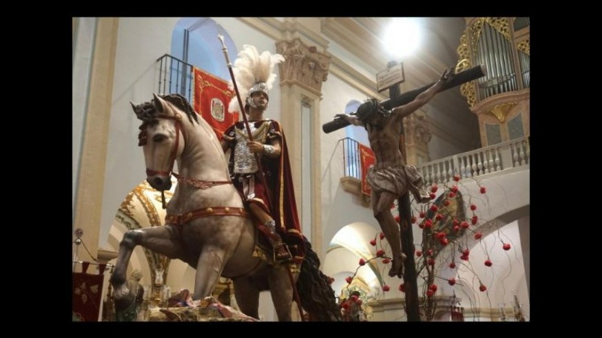 La Sagrada Lanzada sale por primera vez a la calle en la procesión de los Coloraos de Murcia