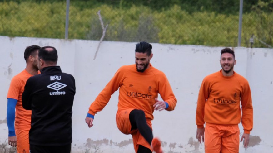 Salmerón dirige un entrenamiento (foto: Real Murcia)