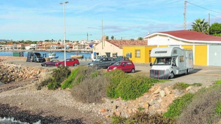 Ecologistas, pescadores y la asociación de vecinos de Cabo de Palos rechazan la instalación del restaurante junto a la lonja