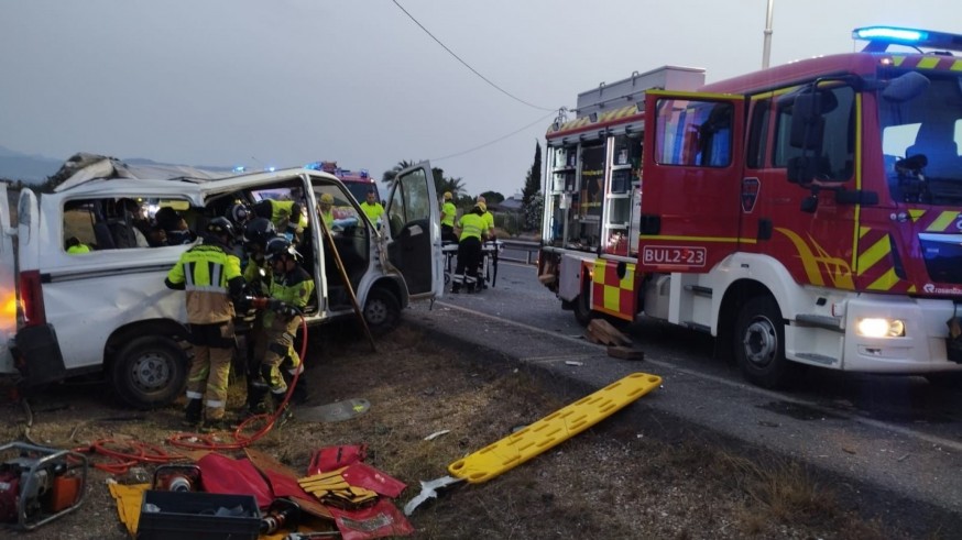 Un fallecido en un choque frontal entre una furgoneta y un camión en Lorca