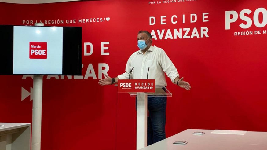 El vicesecretario de Política Municipal del PSOE, Javier Mármol, en la rueda de prensa