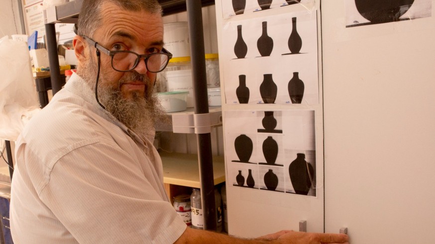 Artesanos de Murcia. Francisco José Montalbán y la maestría de los esmaltes cristalinos sobre porcelana