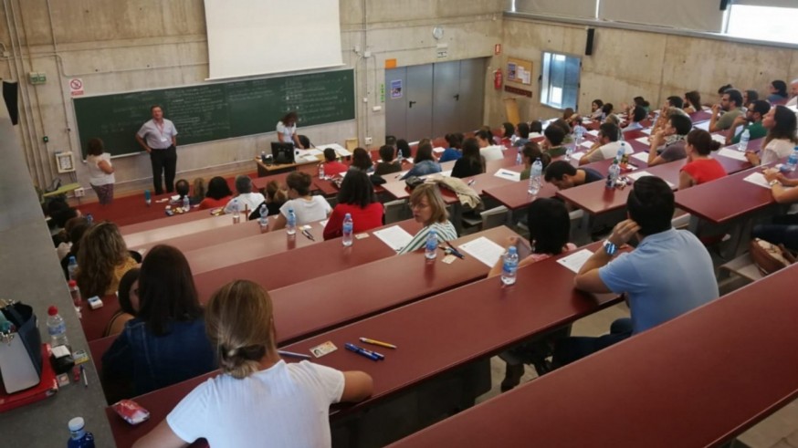 Las oposiciones no solucionan la falta de docentes