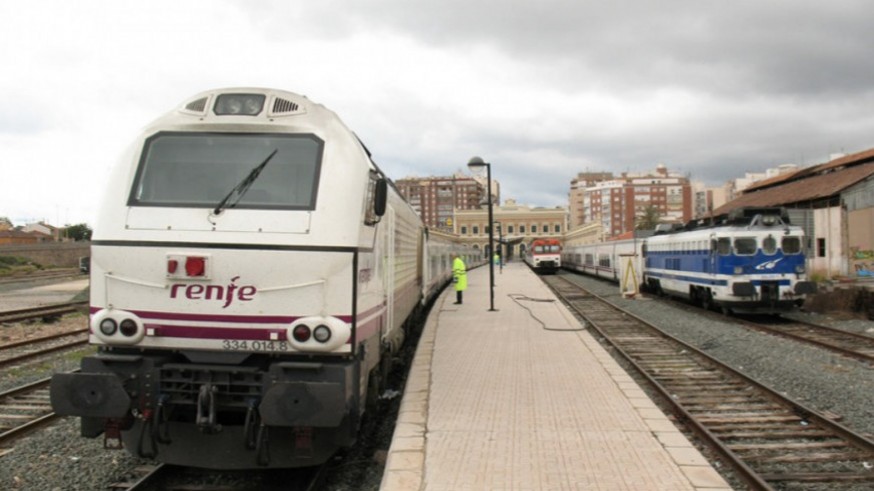 Un tren de cercanías en la estación de Cartagena. Imagen: Flickr
