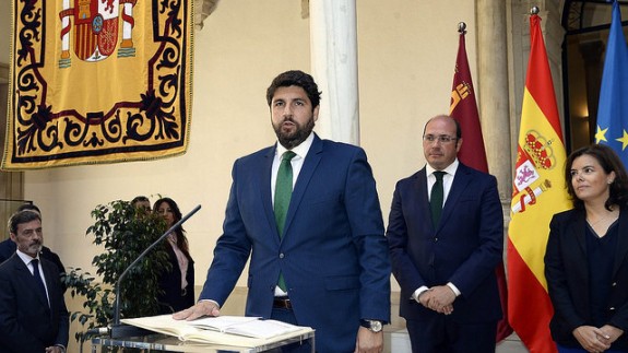 López Miras jura como presidente de Murcia el 3 de mayo de 2017.