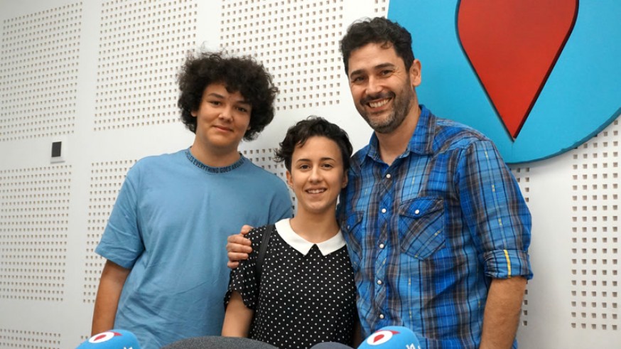 Fernando Carmona junto con Pablo Escudero y Lara Pérez