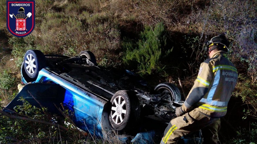 Un conductor en estado de embriaguez vuelca su coche en la autovía A-30 a su paso por Murcia