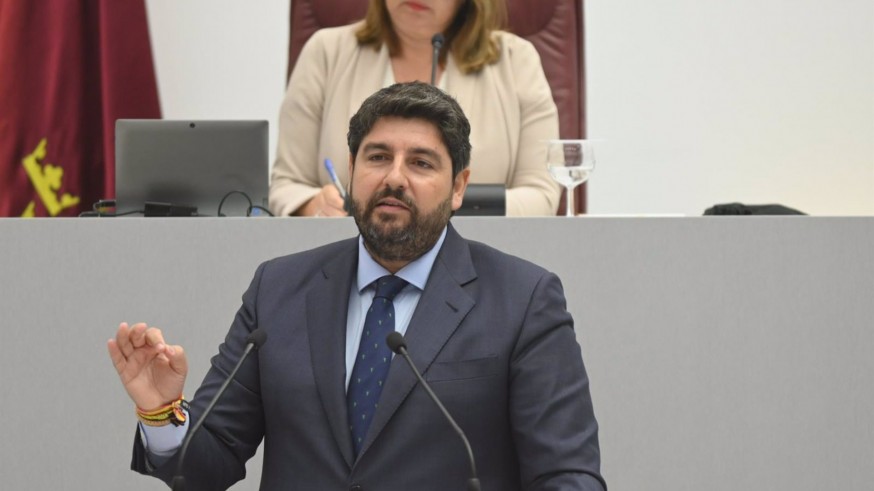 López Miras responde a preguntas sobre el Mar Menor y financiación autonómica en la Asamblea