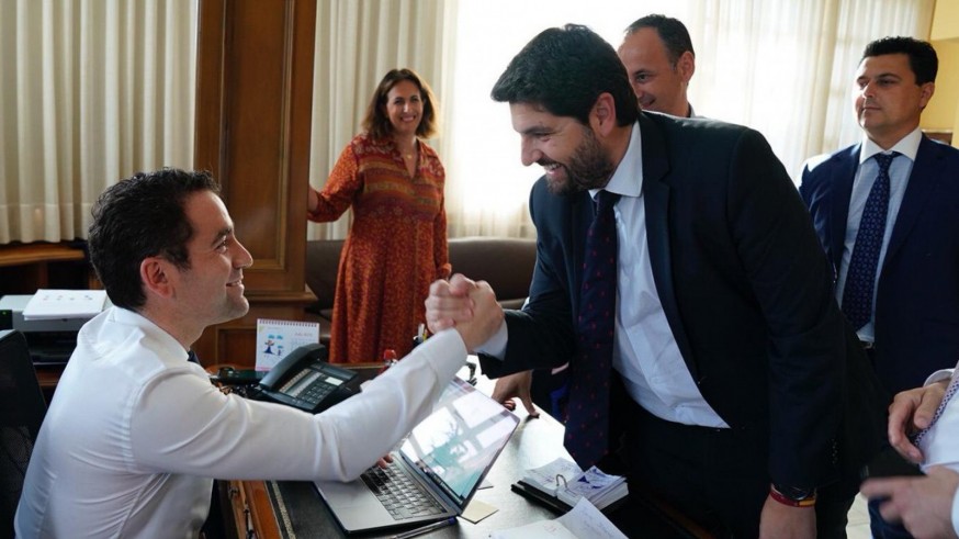 Teodoro García y López Miras ayer en la Asamblea