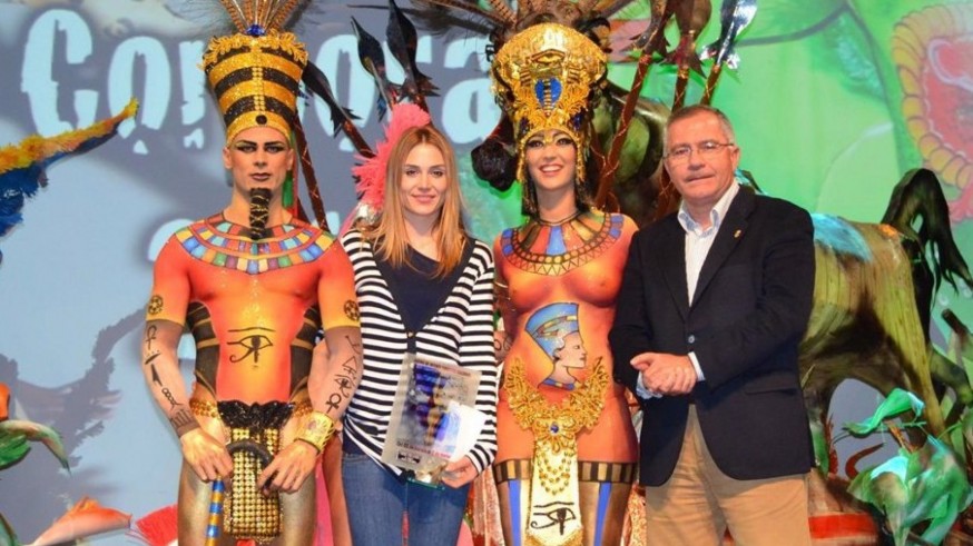 Concursos de maquillaje corporal y trajes de papel de los Carnavales de Águilas
