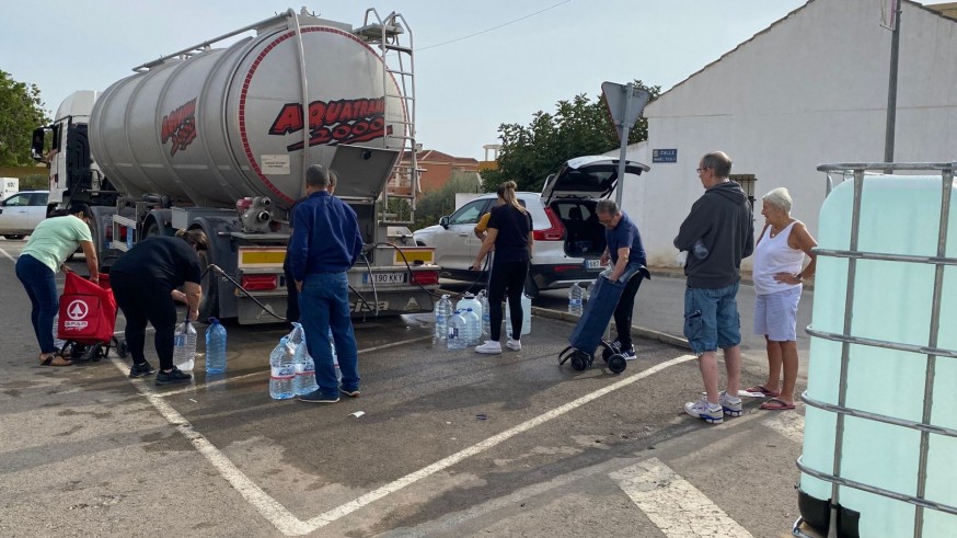 Cansancio y frustración en los cuatro municipios del Mar Menor afectados por el corte de agua potable