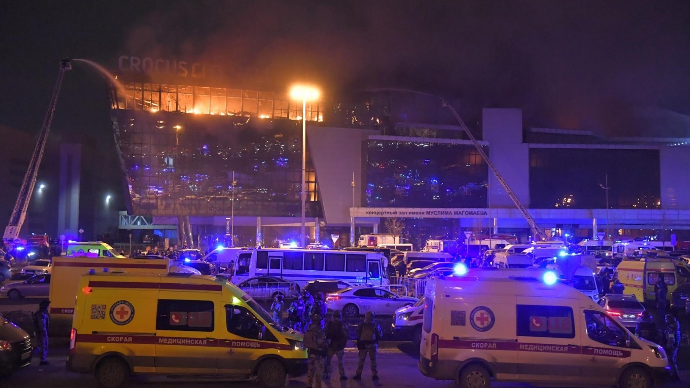 Al menos 40 muertos y 100 heridos en un tiroteo en una sala de conciertos de Moscú