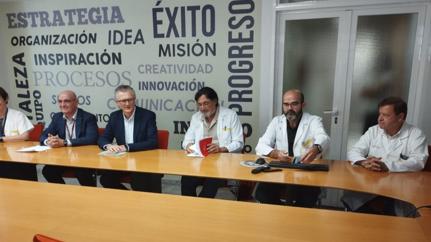 La Arrixaca es pionera en usar la cirugía robótica para extirpar un tipo de tumor hepático