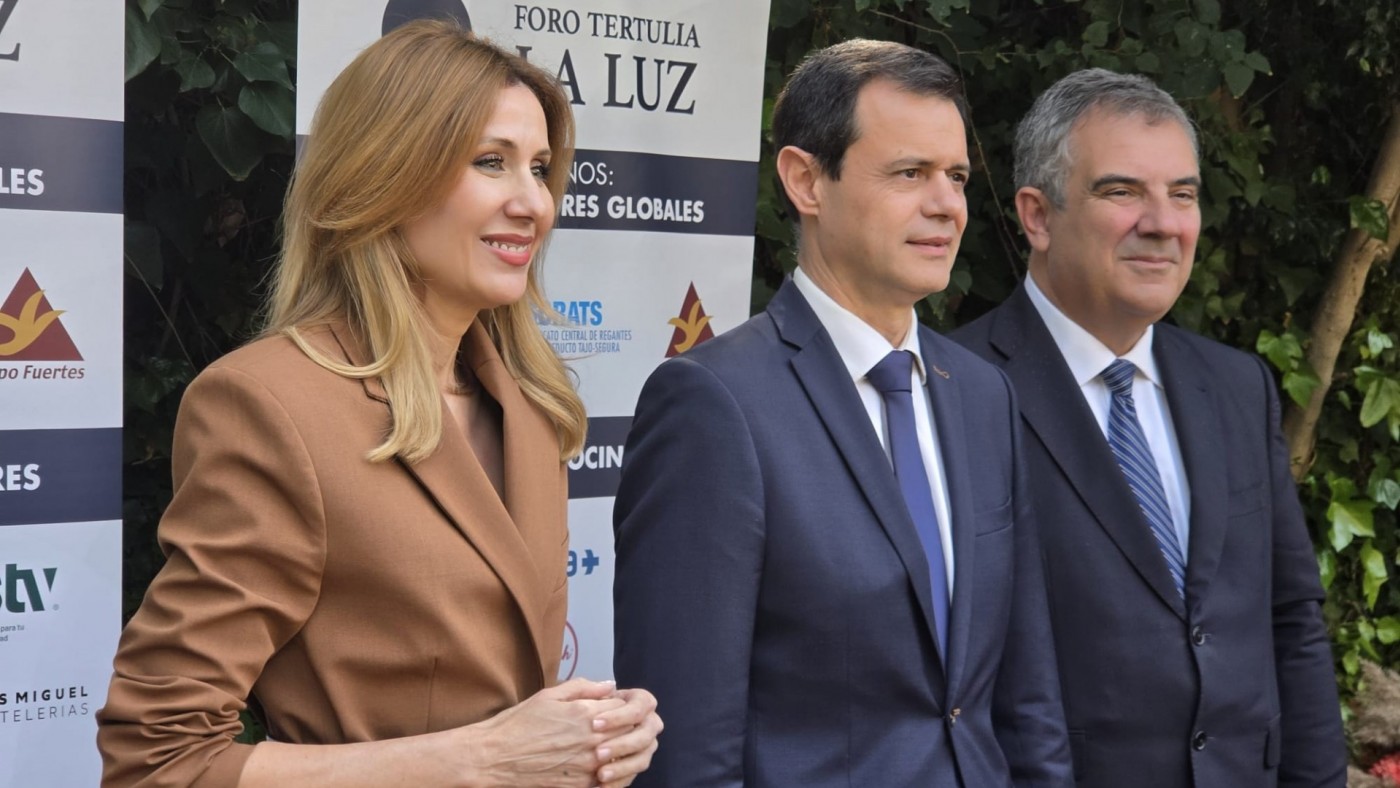 Mestre: "No hay problemas de suministro ni de petróleo ni de gas en España"