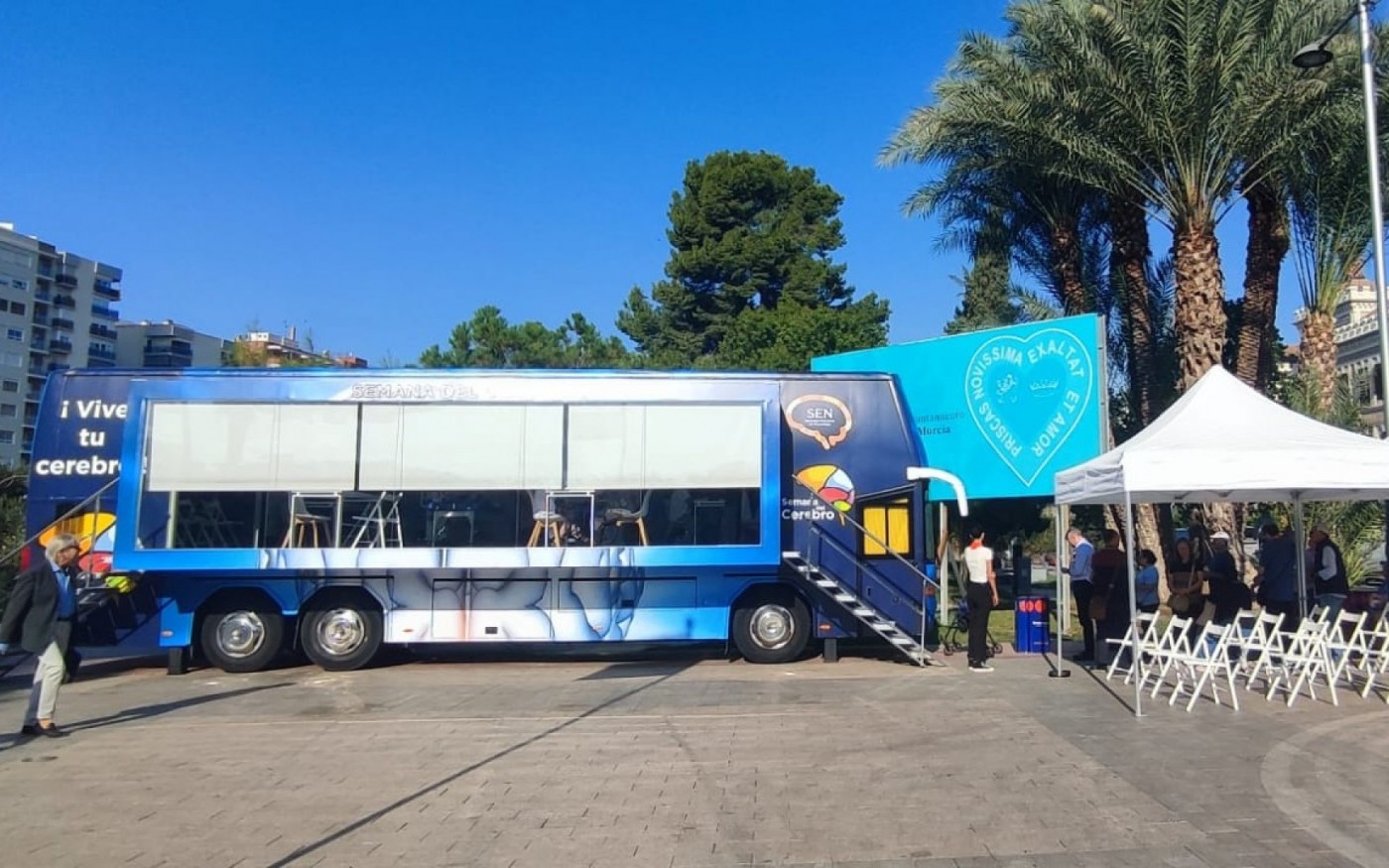 EL MIRADOR 02/10/2025 Algunas imágenes de la presencia del Autobús del Cerebro en Murcia
