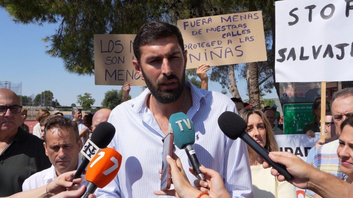 VOX se manifiesta en Alhama para exigir mayor seguridad tras la agresión sexual a una menor