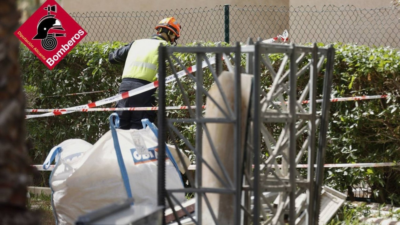 Un trabajador de Santomera muere en el derrumbe de un andamio en Benidorm